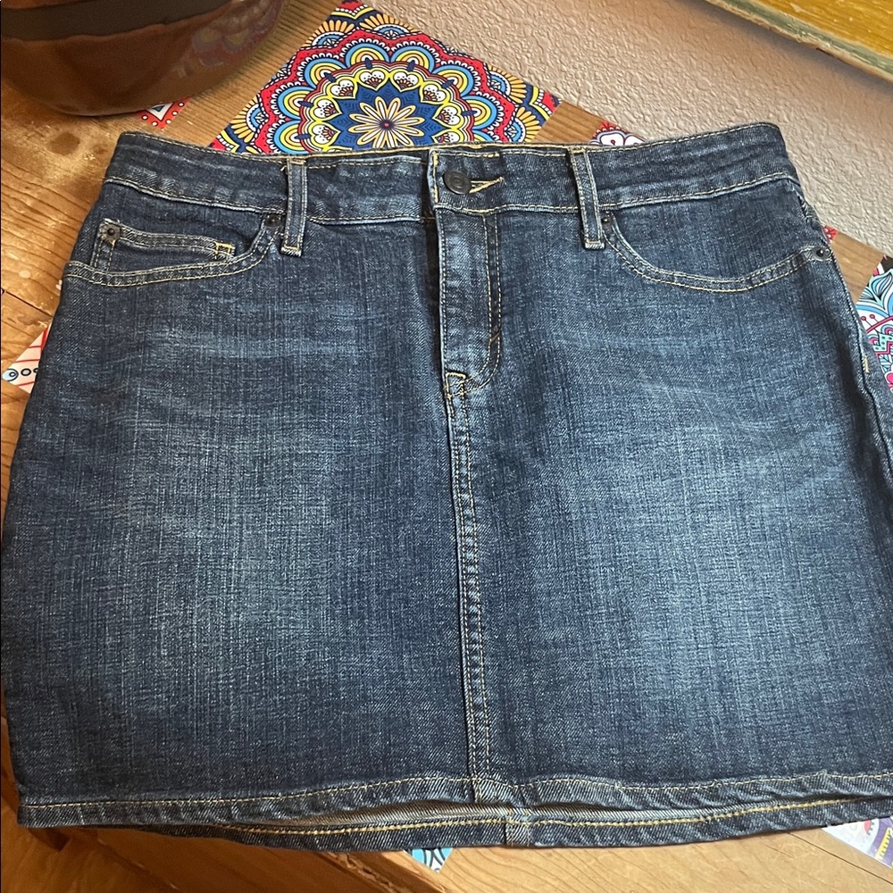 Levi’s Strauss women’s Classic Denim Mini Skirt Sz 4